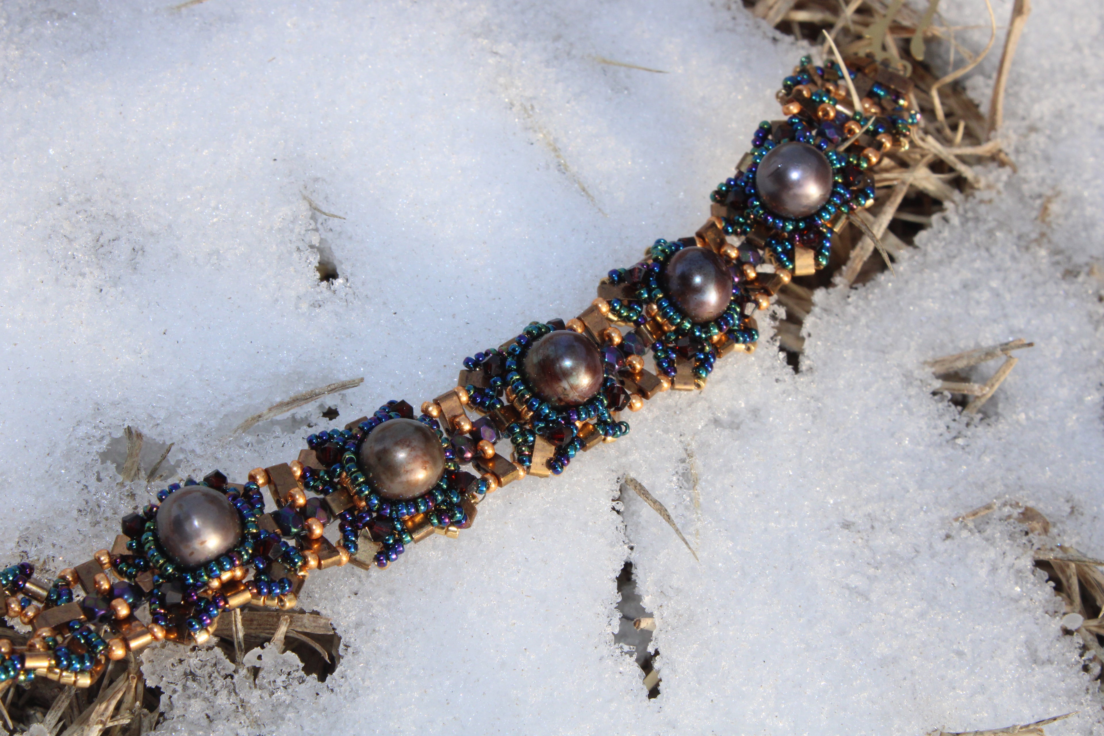 Cultured Pearl in Beaded Gold and Blue Bracelet