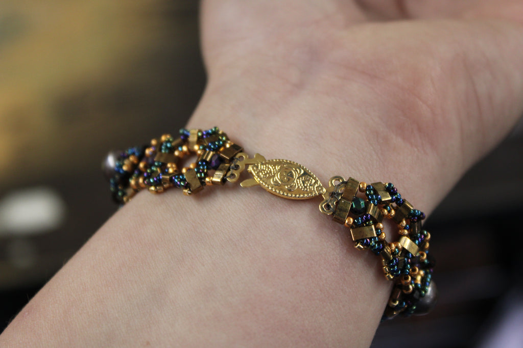 Cultured Pearl in Beaded Gold and Blue Bracelet